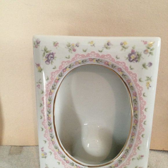 2 Eaton collection Porcelain picture frames made in Japan decorated with flowers - Picture 2 of 5